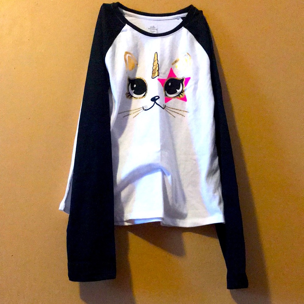 I am selling a big kids  cat unicorn long sleeve